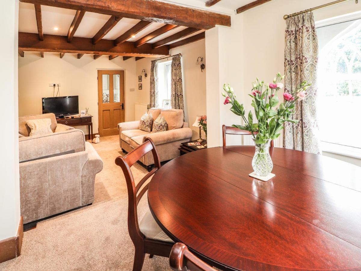 Springfield Cottage Wrexham Bagian luar foto