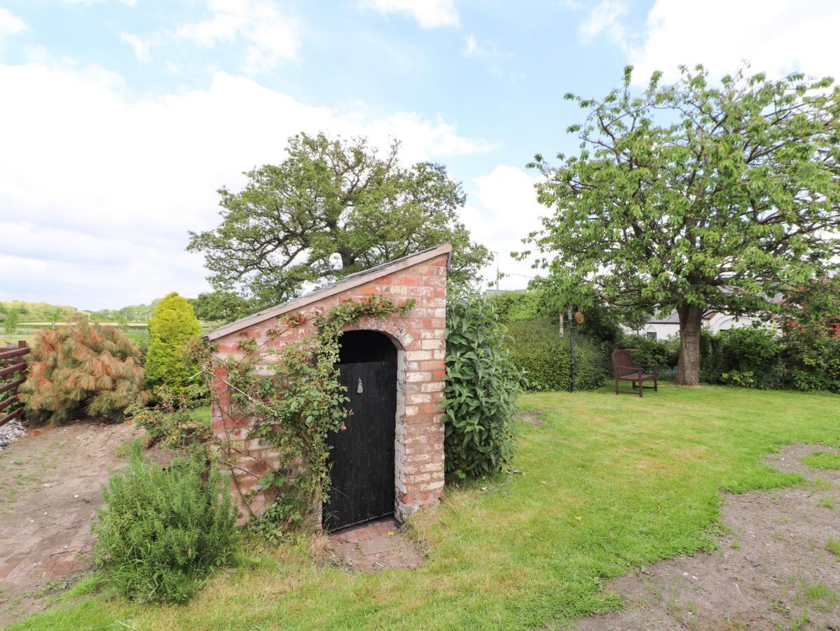Springfield Cottage Wrexham Bagian luar foto