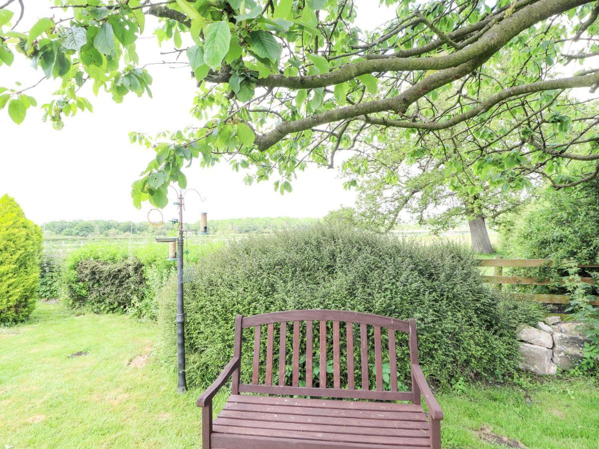 Springfield Cottage Wrexham Bagian luar foto